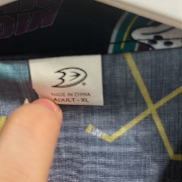 New WithOut Tags Anaheim Ducks Button Up Short Sleeve. - Picture 5 of 11
